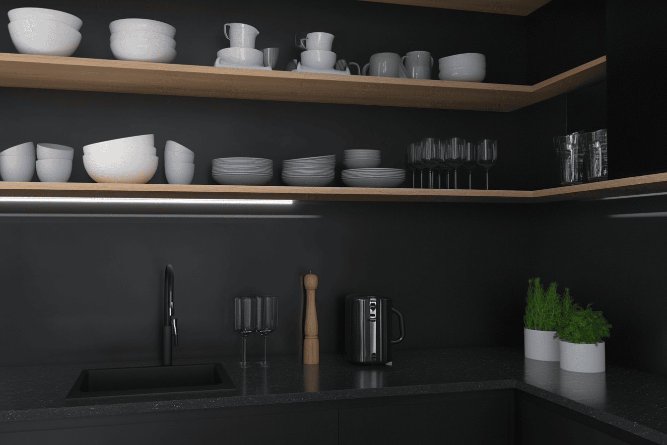 Cuisine noire élégante avec étagères en bois clair et éclairage LED intégré