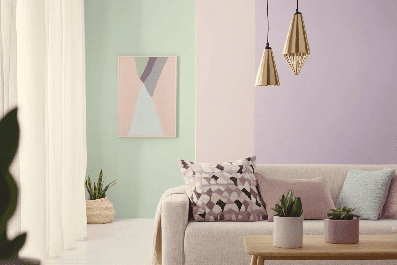 Pièce redécorée dans un esprit scandinave coloré avec mobilier moderne